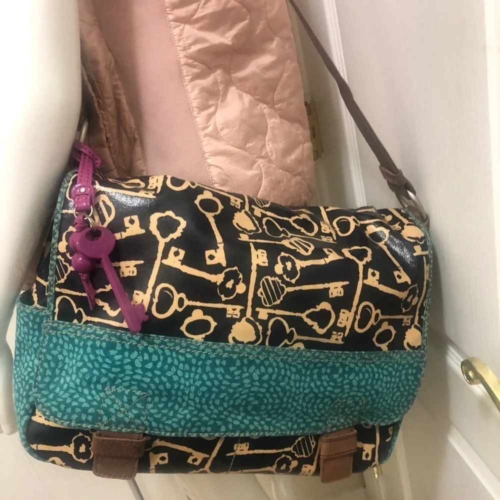 Fossil Adorable bag for school,office anywhere go